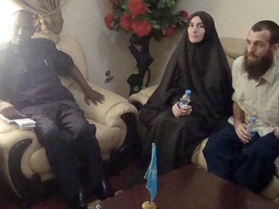 Amanda Lindhout and her friend, Nigel Brennan, in an Islamic outfit after release.